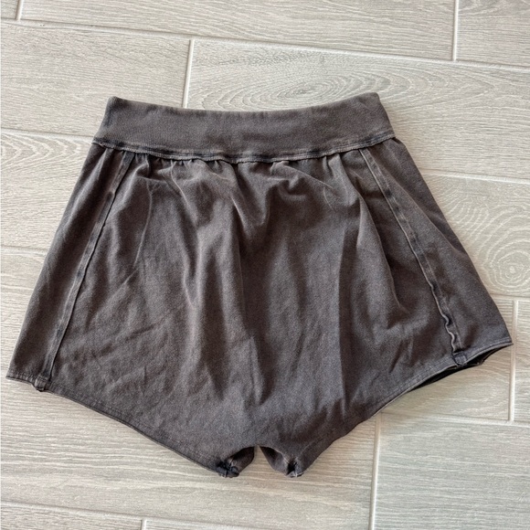 FREE PEOPLE FREE MOVEMENT Hot Shot Harem Shorts Size Medium GUC - Picture 6 of 7